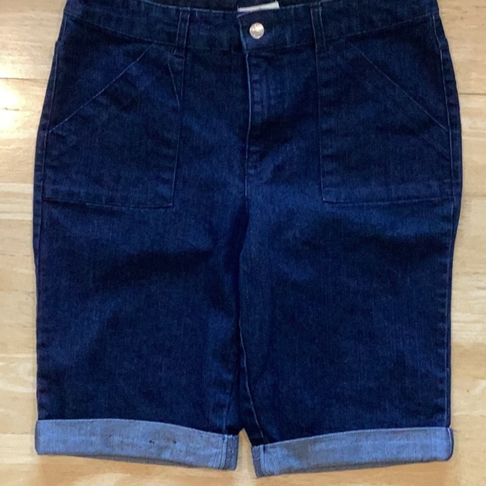 Jaclyn Smith Bermuda Jean shorts, Size 12, like new condition.